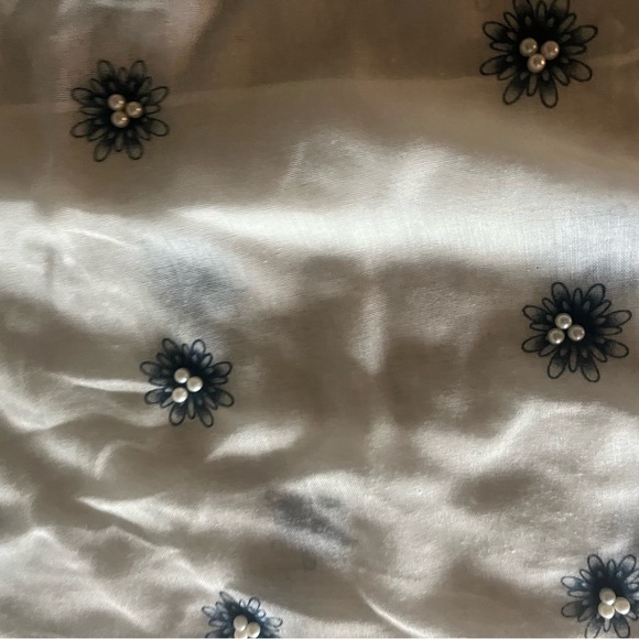 Scarf with pearl beading detail - Picture 3 of 4